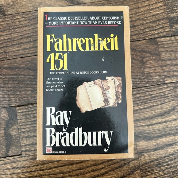 Ray Bradbury Fahrenheit 451 Vintage Paperback Sci-Fi Dystopian Classic Book - Picture 2 of 4